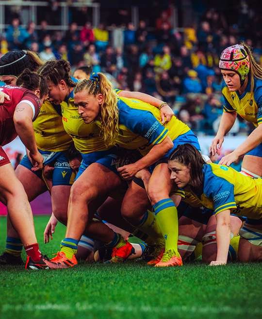 Alice Bodeveix donnant un coup de pied lors d'un combat